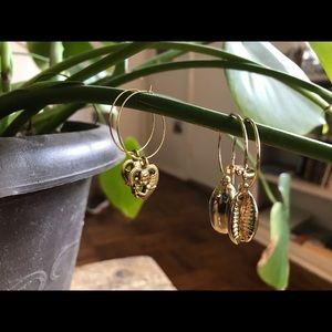2 pairs of cute and elegant charmed hoops !